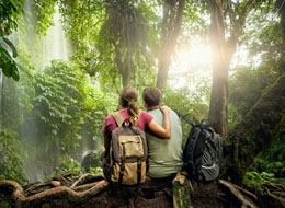 Couple dans la forêt